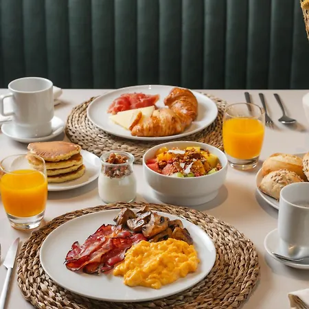 Dolinas Climbing Hotel Porto de Mós