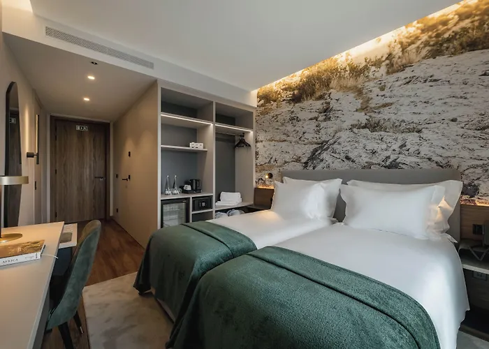 Otel Dolinas Climbing Porto de Mós